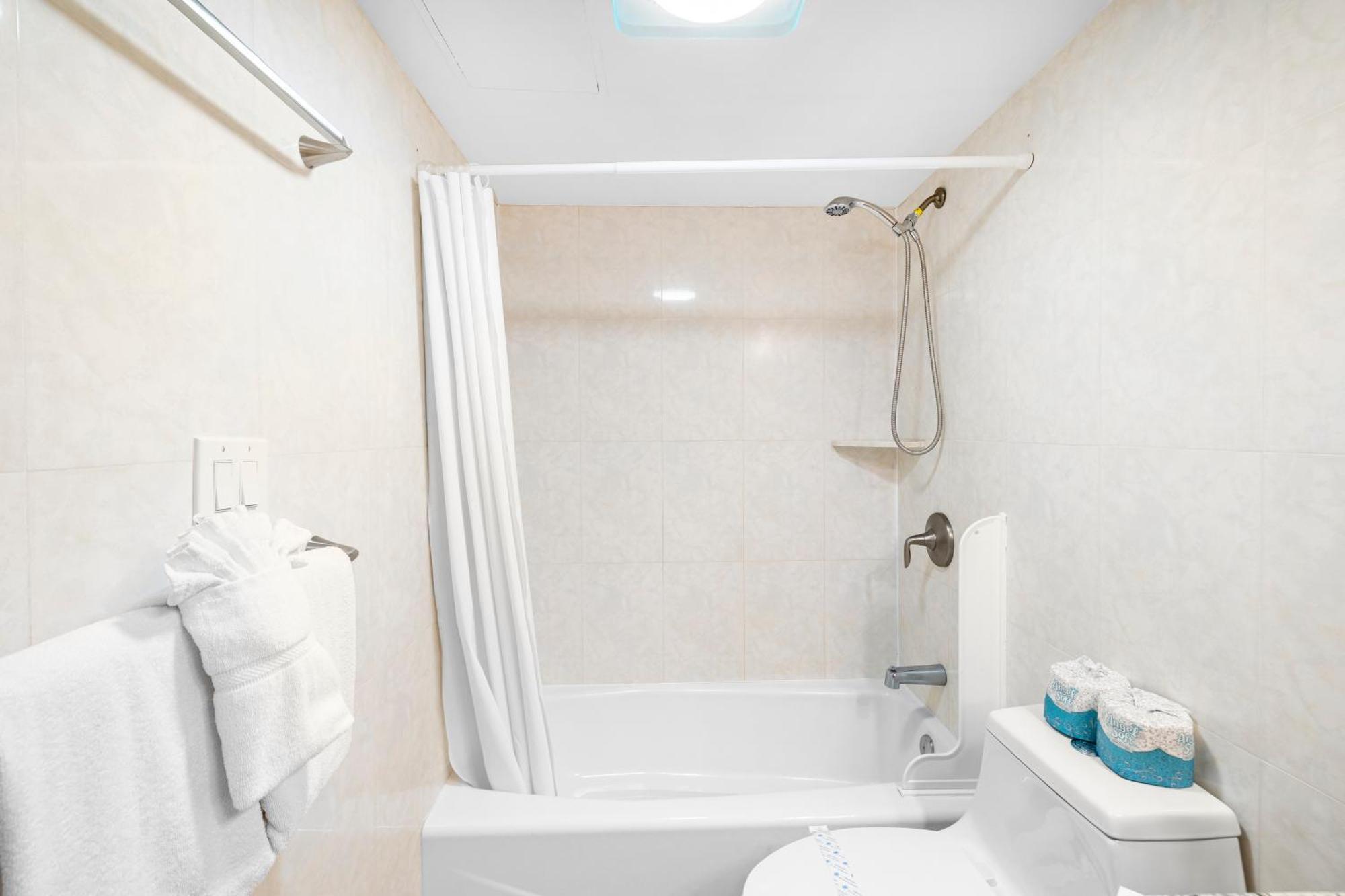 Great Ocean View Condo, Near Beach With Free Parking! Гонолулу Екстер'єр фото